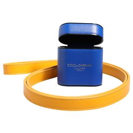 Dolce & Gabbana Custodia per Airpods da uomo in pelle di vitello blu e gialla con tracolla logo