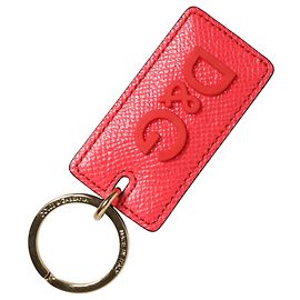 Dolce & Gabbana Herren-Schlüsselanhänger aus rotem Kalbsleder mit Logo und Metallring
