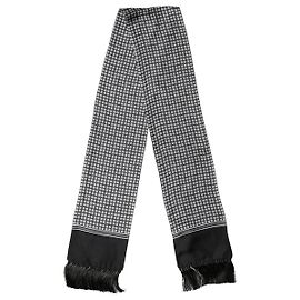 Dolce & Gabbana Seidenschal x Foulard in Schwarz mit geometrischem Muster und Fransen