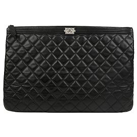 Chanel Pochette Boy en agneau noir