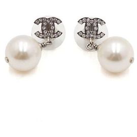 Chanel Season Silver Crystal CC Logo Pearl Drop Ohrringe