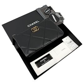 Pochette Chanel 19 Small de piel negra