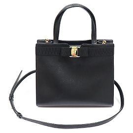Salvatore Ferragamo Obergriff mit Schleife aus schwarzem Kalbsleder