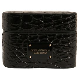 Dolce & Gabbana Custodia Airpods in pelle nera con placca logo in metallo