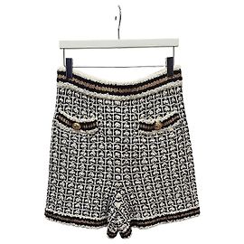 Gucci Pantaloncini in tweed in misto cotone Ivory Black con dettaglio bottoni dorati