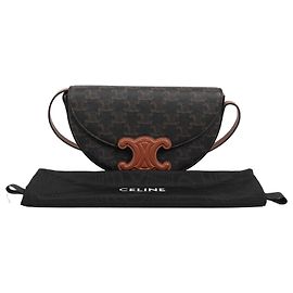 Céline Borsa a tracolla Tan