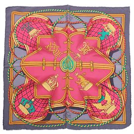 Hermès Vintage Grande Tenue Foulard Gavroche 45 in seta Rosa, Grigio & Verde di Henri d’Origny