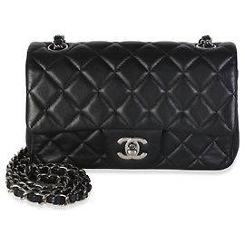 Mini Borsa Rettangolare con Patta Chanel in Pelle di Agnello Matelassé Nera