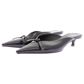 Balenciaga Mules a punta con tacco basso