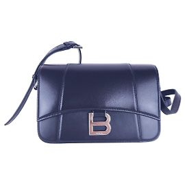 Balenciaga Schultertasche aus schwarzem Leder