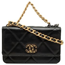 Chanel 19 Wallet on Chain in pelle d'agnello matelassé nera