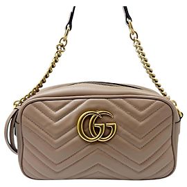 Borsa a spalla piccola in pelle matelassé con catena Gucci GG Marmont