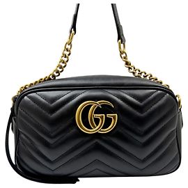 Borsa a tracolla Gucci GG Marmont Small in pelle matelassé nera con catena