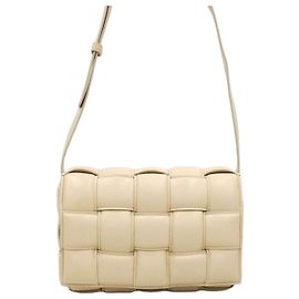 Bottega Veneta  mala Tiracolo acolchoada Cassette Bege Small
