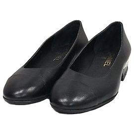 Chanel Escarpins en cuir perle à talon moyen