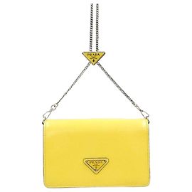 Prada Sac à épaule en cuir brossé jaune