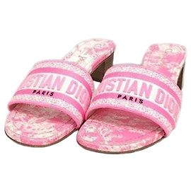 Dior Mules mit Absatz aus Tweed in leuchtendem Pink