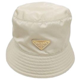 Prada Bucket Hat aus Nylon mit Dreiecks-Logo