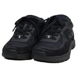 Chanel Cruise Sneaker mit CC-Logo in Schwarz