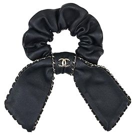 Chanel Haargummi mit Schleife aus Leder
