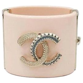Chanel Bracciale Rigido in Resina Logo CC con Cristalli Rosa Pallido Pastel