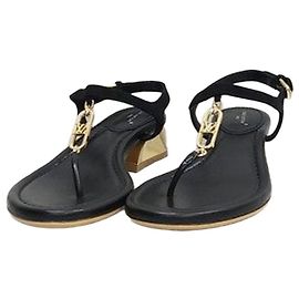 Louis Vuitton Sandali con logo in metallo dorato