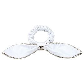 Chanel Scrunchie com fita