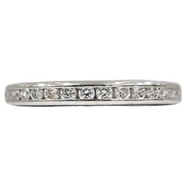 Tiffany & Co Anello Mezza Fede Solitario in Platino e Diamanti