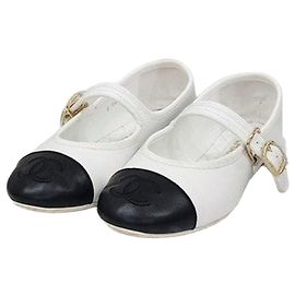 Chanel Chaussures plates Mary Jane en cuir d'agneau