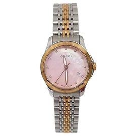 Gucci Zeitlose Kombinationsuhr aus rosa Perlmutt und Diamanten