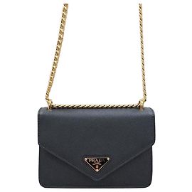 Prada Borsa a spalla a busta con catena in pelle Saffiano con logo Triangle