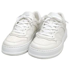 Gucci Weiße Sneaker aus geprägtem Leder