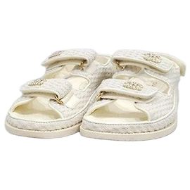 Chanel Sandali con Velcro in White