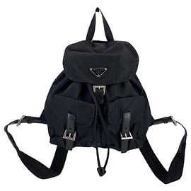 Prada Mochila pequeña Vintage de nylon Tessuto negro con cinturones de bolsillo