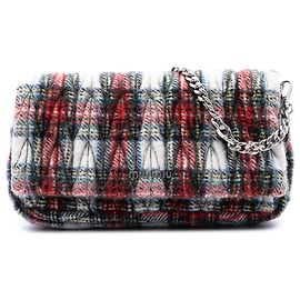 Miu Miu Rote Matelassé-Wollentasche mit Klappe im Tartan-Karo