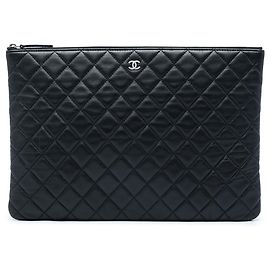 Clutch Chanel Black Large Quilted Lambskin O Case