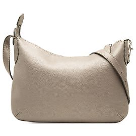 Fendi Selleria Crossbody em couro cinza Medium