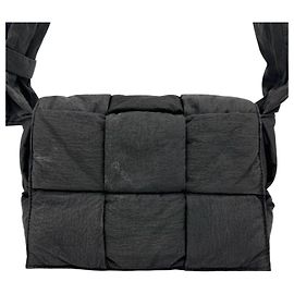 Bottega Veneta Maxi Intrecciato Schultertasche aus Nylon