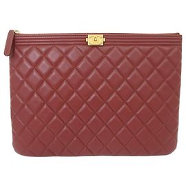 Chanel Clutch Boy New Medium in pelle di agnello bordeaux e oro