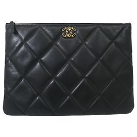 Chanel Gesteppte Clutch-Tasche mit goldenem CC-Logo Schwarz Large