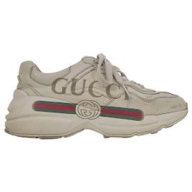 Gucci Baskets en cuir pour femme Laiton Vintage Web Logo Print Ivory