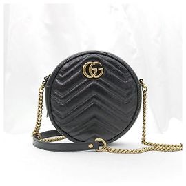 Gucci Mini bolso de hombro redondo GG Marmont en matelassé chevron negro