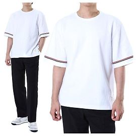 Thom Browne T-shirt Rugby Fit Branco com Mangas de Aba de Três Listras e Gola Redonda de Duas Listras