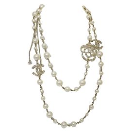 Chanel Collana a due giri Camelia Logo CC Oro Perla Edizione Limitata