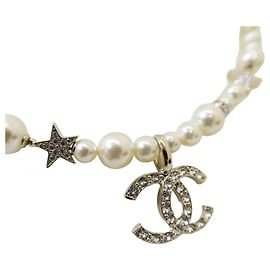 Chanel Choker con pendente perla logo