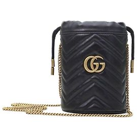 Gucci GG Marmont Mini Bucket Schultertasche in schwarzem Matelassé Chevron
