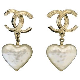 Chanel Brincos Jenny com logo CC, coração e pérola pendente