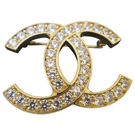 Chanel Broche de cristal com logótipo CC dourado