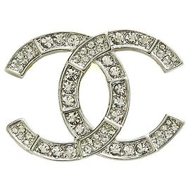Chanel 2021 Spilla CC Metallo Argentato Strass