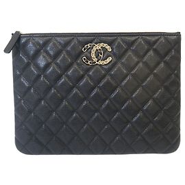 Chanel Edizione Limitata Black Caviar Big Logo Gold CC Logo Quilted Clutch New Medium Series